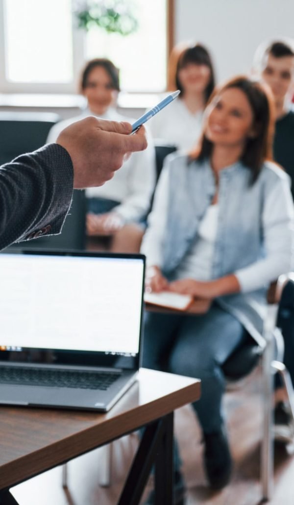 everyone-is-smiling-listens-group-people-business-conference-modern-classroom-daytime-min everyone-is-smiling-listens-group-people-business-conference-modern-classroom-daytime-min